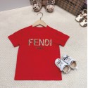 フェンディ風 FENDI ロゴキッズ 親子コーデT シャツ 4 色展開 春夏 男の子女の子FENDI 風カラフルプリントロゴフェンディキッズ半袖 T シャツ 親子お揃い ペアルック