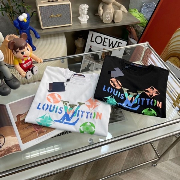 ハイブランド親子コーデ 子供大人サイズあり ハイブランドルイヴィトン半袖Tシャツ 綿 レディースメンズペアお揃い ルイヴィトン Tシャツ 激安男の子 女の子 キッズウェアLV 親子服 半袖 ファミリー家族旅行 親子コーデ