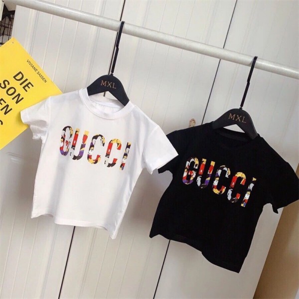 グッチ 子供用ショートスリーブ T シャツグッチ 子供向けショートスリーブ T シャツ デザイン豊富な半袖 Tシャツキッズ 激安黒と白 個性的なチャイルドウェグッチ子供服大人気  グッチ オリジナル GG ロゴ柄 子供用ショートスリーブ T シャツ 柔らかな素材で快適な着心地 デザイン豊富なユニセックスチャイルドウェア