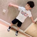 グッチ 子供用ショートスリーブ T シャツグッチ 子供向けショートスリーブ T シャツ デザイン豊富な半袖 Tシャツキッズ 激安黒と白 個性的なチャイルドウェグッチ子供服大人気  グッチ オリジナル GG ロゴ柄 子供用ショートスリーブ T シャツ 柔らかな素材で快適な着心地 デザイン豊富なユニセックスチャイルドウェア