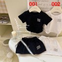 ミュウミュウ モダンなモノトーン ワンピーススタイルのブラウスとスカートセットMiuMiu 半袖Tシャツ アディダス 黒と白ミュウミュウ可愛くて個性的な子ども用モノトーンシャツとスカートセット