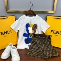 【フェンデイ】 可愛いベアモチーフ T シャツと FF 柄ショーツの子供用セット 2 色展開フェンデイフェンデイ子供服、男の子 女の子ベアモチーフ T シャツ、FF 柄ショーツセットフェンデイ夏服、子供用ウェア
