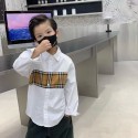 バーバリーの定番ギンガムチェックがデザインされた子供用白シャツ可愛い子供のおしゃれなコーディネートバーバリー子ども用の長袖シャツのギンガムチェックパネルが施された可愛いBurberry子供用シャツ