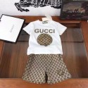 グッチ大人気 GUCCI 子供服GUCCI 子供用トップ＆ショーツセット クラシックなロゴデザイン可愛らしい子供用コーディネートセットロゴがハイブランド上品にアレンジされておりGUCCI のエレガントな子供用コーディネート