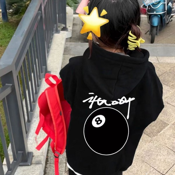 キッズ 子供服ステューシー キッズ ブラックロゴプリントパーカースタッシー キッズ ブラックアートワークパーカーStussy  キッズ セットアップ 男の子ステューシー黒を基調としたシンプルなデザインで