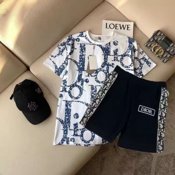 DIOR 子供向け T シャツとショートパンツ ブランド感満載コーデディオール 子供用コーディネートセット T シャツとショートパンツディオール定番ロゴ柄入り 子供衣装セット夏服半袖セット白と黒の 2 色トレンディーな子供服