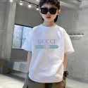 グッチキッズ tシャツキッズファッション T シャツ 定番ロゴとモダンなアレンジキッズ T シャツグッチロゴプリント、多彩なバー柄、白黒両色GUCCI 子供服グッチ個性的なロゴプリント T シャツ