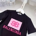 バレンシアガ 子供服 キッズ 個性的なロゴ入り T シャツセットBalenciaga 子供用 モダンなデザイン T シャツ＆ショートパンツセットBalenciaga 子供のための バレンシアガ トレンド感溢れる T シャツコレクション