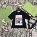 グッチ子供衣装可愛いキャット柄プリント 子供用 T シャツセットGUCCI キッズファッション T シャツ 白黒 2 色の童話世界グッチ白黒 T シャツハイファッションな子供衣装子供向けグッチ T シャツ 定番ロゴと可愛い動物モチーフ