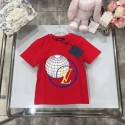 ルイヴィトンキッズ 子供服男女兼用LV子供 t シャツLVキッズ専用 地球モチーフとロゴ融合 T シャツセット夏服LV 定番子供用白黒赤 T シャツルイヴィトン半袖キッズ セットアップ 男の子