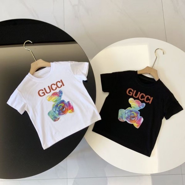 グッチ子供服テディベアをイメージした柄白黒 T シャツ快適な素材ハイファッションな子供衣装GUCCI キッズファッション T シャツ グッチ定番ロゴとカラフルなベア柄通気性の良い素材耐久性のある衣装