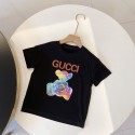 グッチ子供服テディベアをイメージした柄白黒 T シャツ快適な素材ハイファッションな子供衣装GUCCI キッズファッション T シャツ グッチ定番ロゴとカラフルなベア柄通気性の良い素材耐久性のある衣装