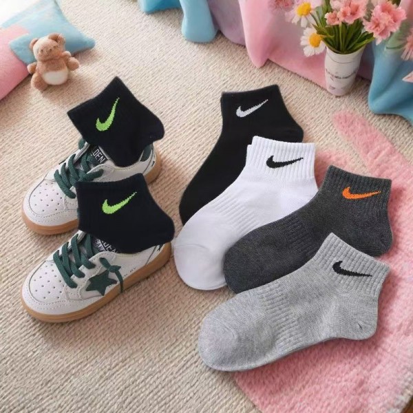 ナイキNIKE キッズ向け 5 足入り スポーツソックス 快適フィットデザインキッズ スポーツソックスナイキNIKE ロゴ、高品質素材、長持ち、パック吸汗・通気性