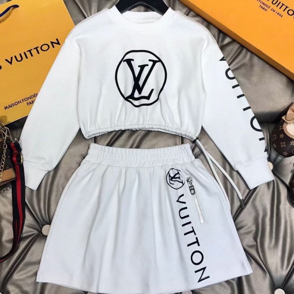 ルイヴィトン子供服【LV】春夏限定 キッズロングスリーブ & ハーフスカートセット - ハイファッションな可愛さ ルイヴィトンキッズ衣装セットロングスリーブハーフスカート定番ロゴ