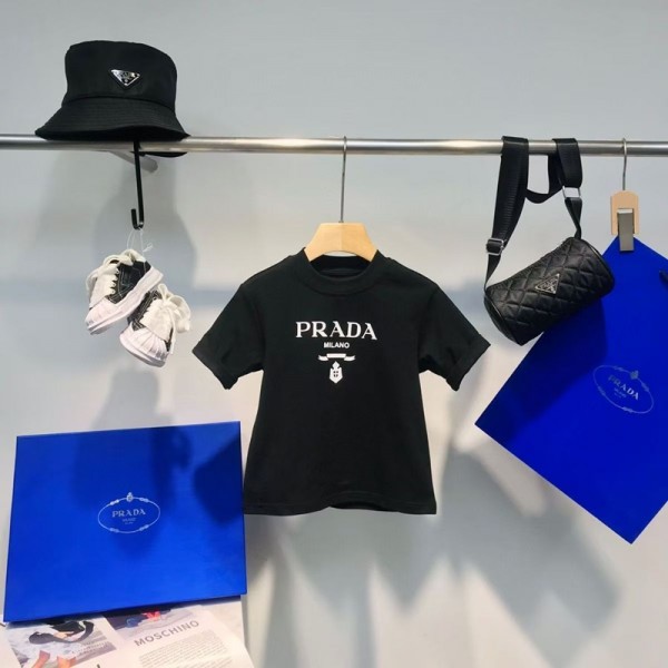 プラダキッズ衣装おしゃれな Prada 男女児用 T シャツ 新しいデザインと快適なコットン素材Prada 子供服 新シーズンプラダキッズ tシャツ高品質コットンブランドアイテム白と黒