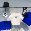 プラダキッズ衣装おしゃれな Prada 男女児用 T シャツ 新しいデザインと快適なコットン素材Prada 子供服 新シーズンプラダキッズ tシャツ高品質コットンブランドアイテム白と黒