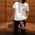 川久保玲ブランド子供服 & 大人服CDG 男女兼用 親子向け夏のファッション 愛心プリント T シャツCDG PLAY キッズ & 大人向け 赤い愛心柄 T シャツ 親子で一緒に着れる男女兼用赤い愛心の T シャツ川久保玲ブランド白黒の配色、快適な素材