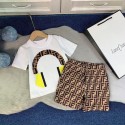 激安Fendi子供服FF 柄T シャツショートパンツフェンデイ 夏のファッションセット 白黒男女児用夏服フェンデイトレンディなキッズセット ヘッドホンプリント子供の個性を引き立てる 白黒コーデ