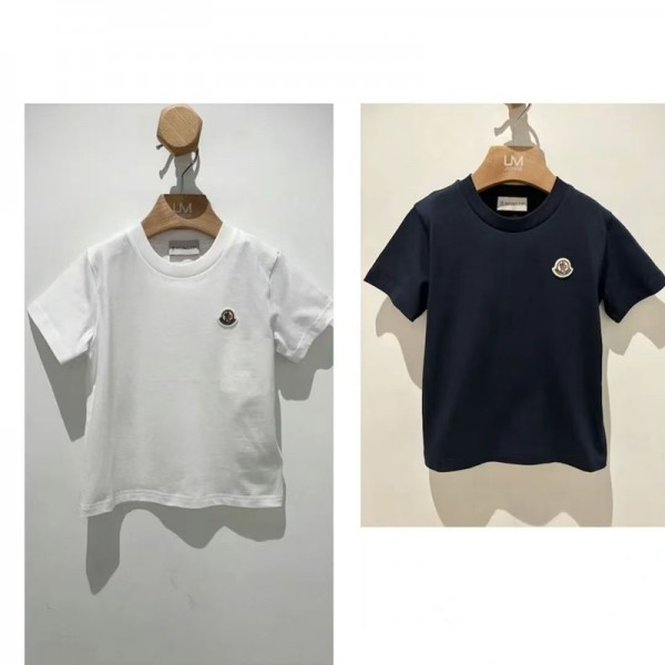 モンクレール男女児向け 夏の T シャツ 白とネイビー ロゴプリントで個性アップMONCLER 子供服ロゴ T シャツベーシック T シャツ、ハイクオリティ素材モンクレール子供服T シャツ【MONCLER】キッズ シンプルでエレガントな ロゴ T シャツ 白とネイビーコーデ