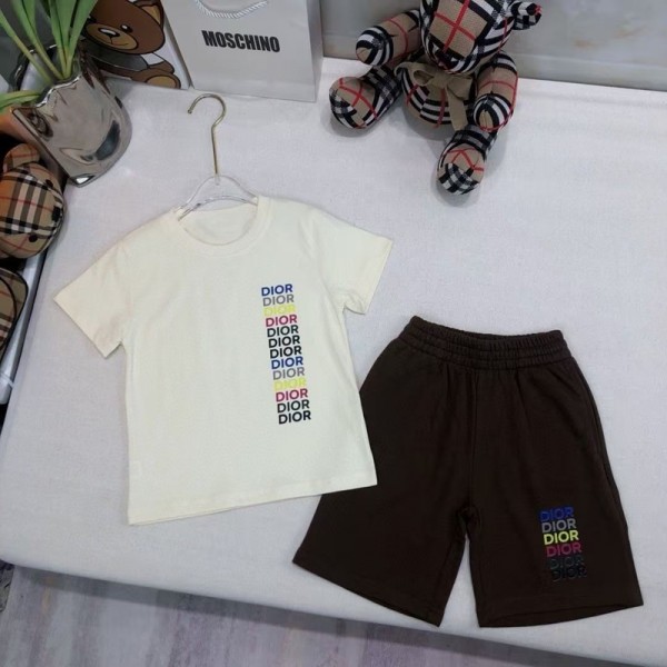 ディオール子供服上下セット tシャツ ショーツ 2点キッズ服  キッズ夏服セット カラフルな ディオール ロゴで子供の個性を引き立てるDIOR 子供服カラフルなロゴ T シャツとショートパンツディオールキッズ tシャツ通気性の良い素材耐久性のある衣装