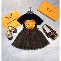 ルイヴィトン女児向け 夏の 2 ピースセット T シャツとチュールスカートLV子供服T シャツとチュールスカートセット可愛いデザインルイヴィトン女の子用 夏のファッションセット ブランド柄 T シャツとスカート