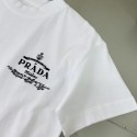 プラダキッズ夏服 T シャツ ブランドロゴが目を惹く ブラックとホワイトPRADA プラダブランド柄 T シャツ夏のファッションブランドロゴ、ブラックとホワイトプラダPRADA 男女児向け 夏