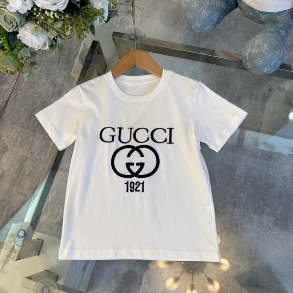 グッチキッズ T シャツ 1921 ロゴ刺繍 クラシックホワイトモデルGUCCI夏服子供半袖男女兼用グッチ半袖 ホワイトカラー 夏の定番アイテム