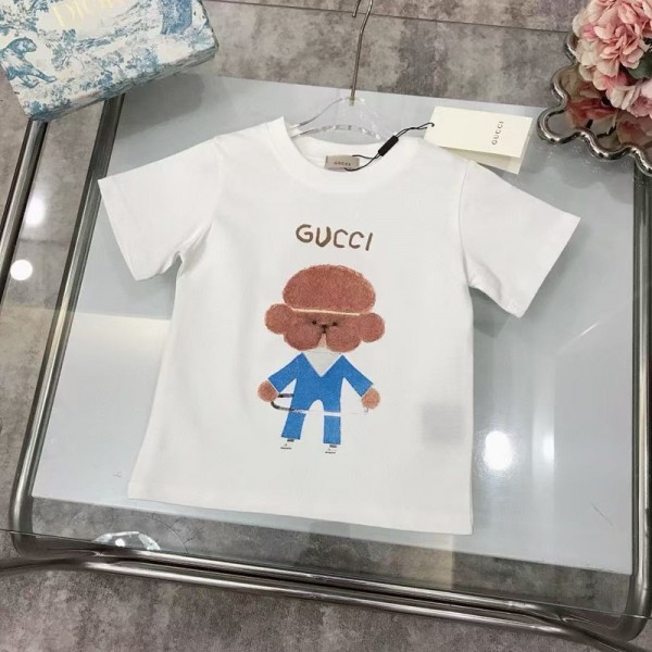 GUCCI可愛いアニマル柄 キッズ夏用 T シャツ ホワイトカラーグッチ子供服グッチ男女児向け 夏の T シャツ素材は肌にやさしく通気性が良く快適に着用できるようになっています
