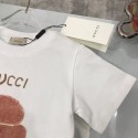 GUCCI可愛いアニマル柄 キッズ夏用 T シャツ ホワイトカラーグッチ子供服グッチ男女児向け 夏の T シャツ素材は肌にやさしく通気性が良く快適に着用できるようになっています