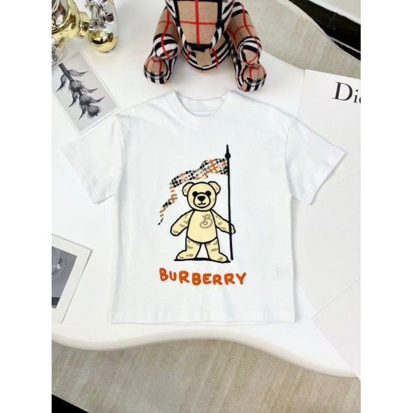 バーバリーキッズ夏服 ホワイト T シャツBURBERRYと可愛いテディベア柄バーバリーブランドロゴ T シャツエレガントなデザインバーバリーロゴとテディベアの柄が魅力的で、ホワイトのカラーがエレガントです