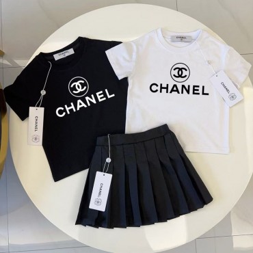 シャネル子供服【CHANEL】キッズ 夏の シンプルでエレガントな 2 ピースセット T シャツ & プリーツスカートシャネルキッズ衣装ハイブランドCHANEL子供服