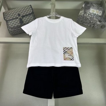 バーバリー兄妹コーデ 夏の白 T + 格紋スカート / ショート 可愛いデザイン 男女児向けBURBERRY キッズファッション子供服可愛いバーバリー キッズの兄妹向け夏服セット