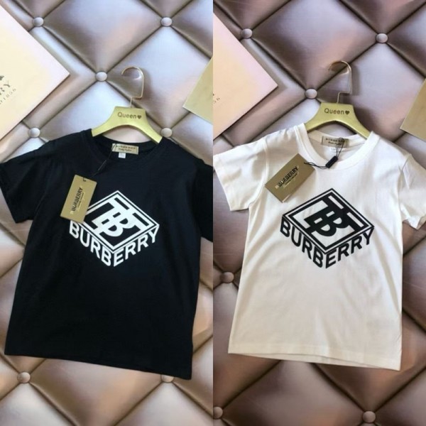 BURBERRY 子供服男女児向け 夏のバーバリー T シャツ 「TB」ロゴ ブラック & ホワイト ハイファッション バーバリー半袖T シャツキッズ夏服バーバリー T