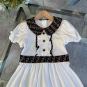 フェンディキッズ ワンピース モノグラム柄 コントラストカラーデザイン 可愛らしいスタイル【人気】FENDI キッズ モノグラムワンピース コントラストカラー クチバシ襟デザイン