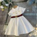 グッチキッズ ワンピース シャツカラーデザイン 白とモノグラム 2 バリエーションGUCCI 子供服 ベルト装飾ワンピース クラシック白 / アイコンモノグラム ファッション小物グッチキッズワンピースグッチ子供用ワンピース