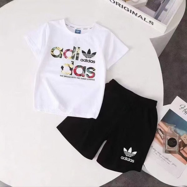 アディダスキッズ 2 点セット 4 カラー展開 アディダスロゴ スポーツ風3 - 12 歳 adidas男女児兼用アディダススポーツ風子供用セットは激安