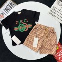 グッチキッズ 2 点セット ブランドロゴ モノグラムパンツ カジュアルスタイルGUCCIキッズセット ダブル G ロゴ カラーバリエーション豊富 アウトドア風グッチキッズファッショングッチ子供用セットトレンドアイテム柔軟素材