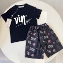 ディオール 男女児兼用Dior 子供服 上下セット tシャツ ショーツ 2点キッズ服子供用（4 -12歳）セット グラフィティ風ロゴ カジュアルスタイルDior半袖 キッズセット 潮流グラフィティ 次世代ファッション