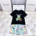 ルイ・ヴィトン子供服 2 点セット アートベア カラフル柄 夏向けファッションLOUIS VUITTONキッズ 2 点セット アートベアプリント T シャツLV 高品質ルイヴィトン