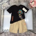 フェンデイ子供服 2 点セット ストリートキャラ人気 FENDI キッズスケートボードキャラセットは高品質ストリート風フェンデイ半袖 Tシャツキッズトップス キッズベビー服男の子 女の子