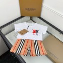 Burberry キッズ アームドホリック × チェックストライプ 2 点物バーバリー子供服Burberryキッズ 2 点セットアームドホリック1856高級感バーバリーハイブランド韓国風半袖 Tシャツキッズ 激安