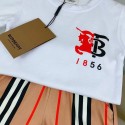 Burberry キッズ アームドホリック × チェックストライプ 2 点物バーバリー子供服Burberryキッズ 2 点セットアームドホリック1856高級感バーバリーハイブランド韓国風半袖 Tシャツキッズ 激安