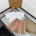 Burberry キッズ アームドホリック × チェックストライプ 2 点物バーバリー子供服Burberryキッズ 2 点セットアームドホリック1856高級感バーバリーハイブランド韓国風半袖 Tシャツキッズ 激安