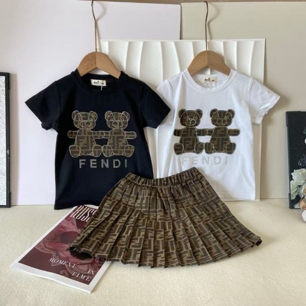 FENDI キッズ姉妹服 ベア & モノグラム 黒 × 白 コーデセットフェンデイ姉妹・兄弟ファッションダイヤモンドベアモノグラムマッチングフェンディ子供服ハイブランド韓国風