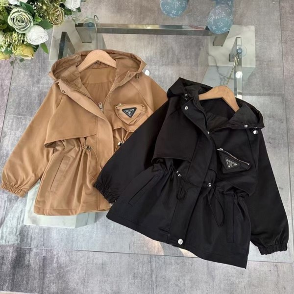 プラダ子供服 キッズ トレンチコート風 コートpradaハイブランド子供服 コピー秋冬プラダ秋冬 子供キッズ服韓国風高品質ブランドロゴプラダ子供用2 色がありますハイブランド子供服 コピー男の子 女の子 