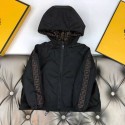 フェンディ fendi 子供服秋冬 激安パーカージャケットフェンディロゴ柄子供用fendi フェンディ キッズ パーカージャケット ロゴ柄アクセント 子供用フェンディファッションアイテム韓国風ハイブランド子供服 コピー