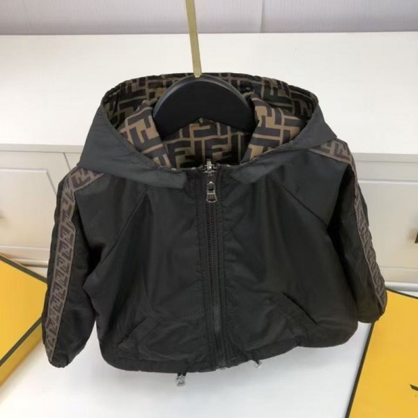 フェンディ fendi 子供服秋冬 激安パーカージャケットフェンディロゴ柄子供用fendi フェンディ キッズ パーカージャケット ロゴ柄アクセント 子供用フェンディファッションアイテム韓国風ハイブランド子供服 コピー