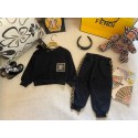  fendi子供服 男の子フェンディ風 キッズ トラックスーツフェンディ子供セットアップウェア激安 fendi 洋服韓国風