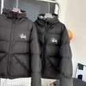 Stussy秋冬服ステューシー ダウンジャケット フード付韓国風男の子Stussy パーカー流行りステューシー服 ステューシーダウンジャケットブラックロゴフード付き
