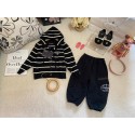 プラダprada 子供セットアップ韓国風 プラダ風 キッズ 黒白ストライプ ロゴ刺繍 2 点セットコピーベストコート超安い偽物ブランド子供プラダ洋服ハイブランド韓国風